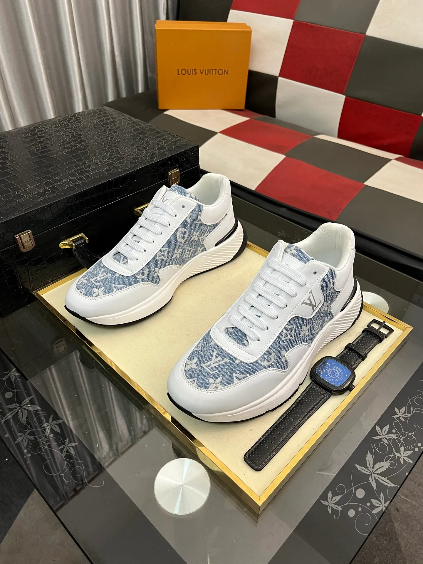 Men's shoes 💰458⌚️⌚️【LOUlS VUlTTON】Louis Vuitton ~ unique and casual style. LV counter purchasing 🏃casual shoes😍😍 are on sale at the men's counter at the same time. Italian imported brands select top-layer Italian cowhide. 🐑Sheepskin lining (refuses to discolor and grind feet) Sole: Original sole specially provided by the original factory 🎬Better in kind Code number: 38-444⃣️Color selection